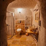 Hotel Young Cave