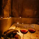Young Cave Hotel *