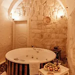 Young Cave Hotel
