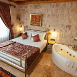 Young Cave Hotel *