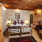 Hotel Young Cave