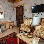Hotel Young Cave *