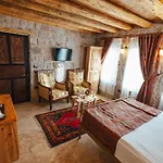 Hotel Young Cave *