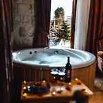 Young Cave Hotel *