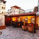 Young Cave Hotel *