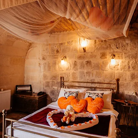 Young Cave Ортахисар