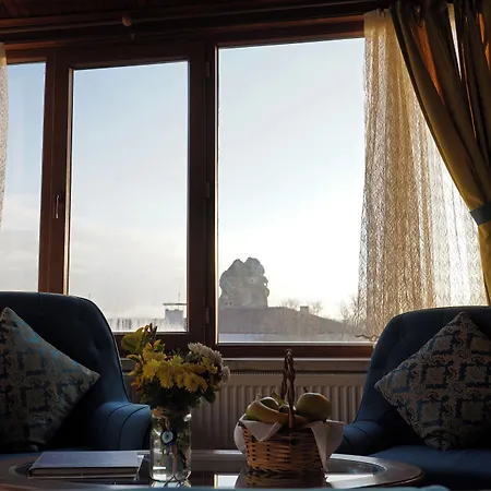 Отель Young Cave