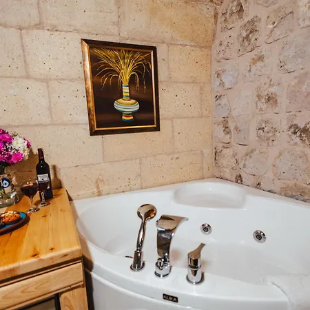 Hotel Young Cave