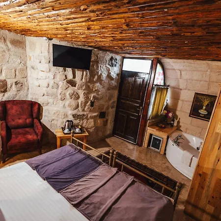 Hotel Young Cave