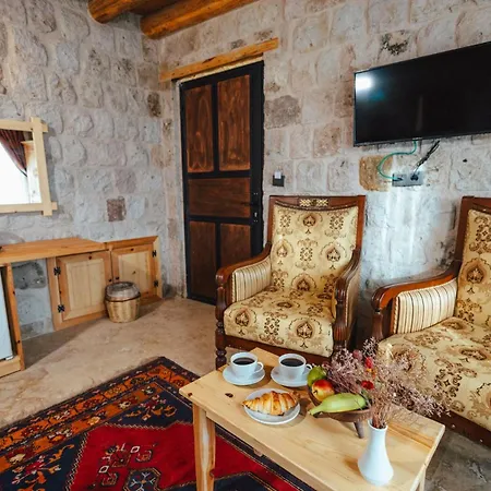 Hotel Young Cave *