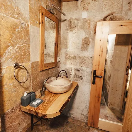 Hotel Young Cave *