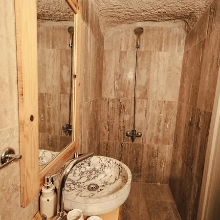 Young Cave Hotel *