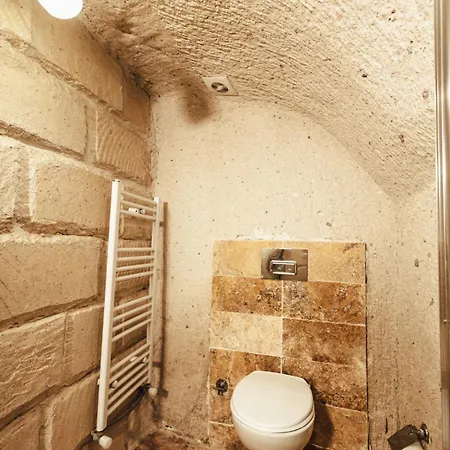 Hotel Young Cave *