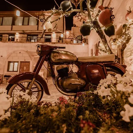 Young Cave Ортахисар