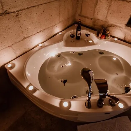 Young Cave Отель Ортахисар