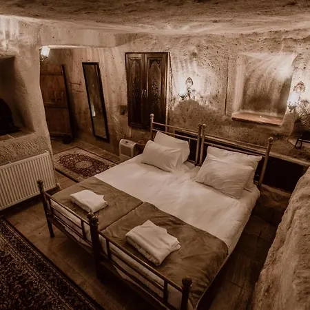Hotel Young Cave *